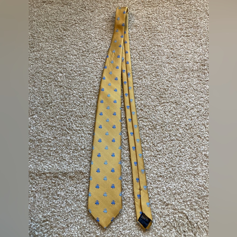 Brooks brothers, tie yellow with the blue Brooks Brothers logo